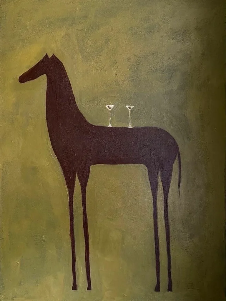 Cuadro de un caballo marrón con dos copas sobre el lomo, sobre fondo verde